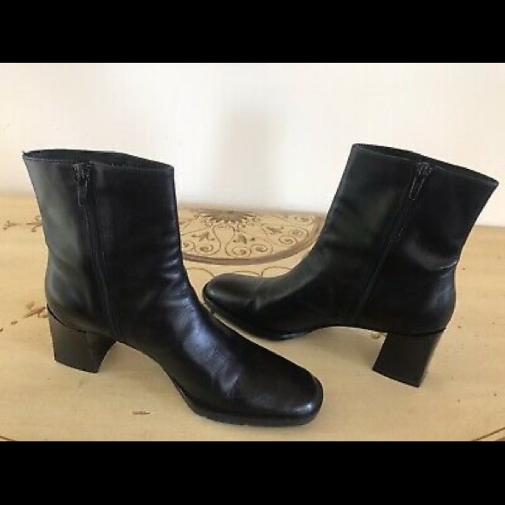 Amalfi Womens Black Leather Ankle Boots 7AA